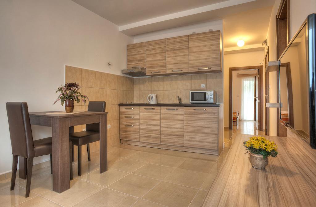 Guest House Maslina Petrovac Buitenkant foto