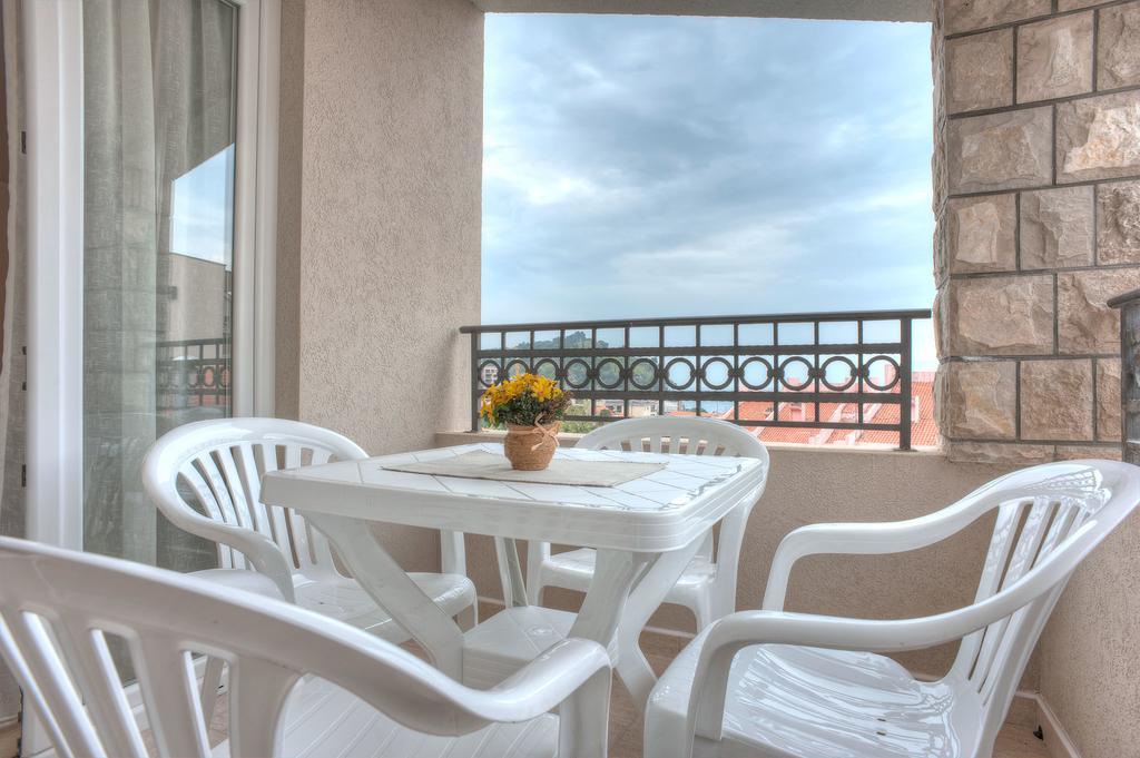Guest House Maslina Petrovac Buitenkant foto